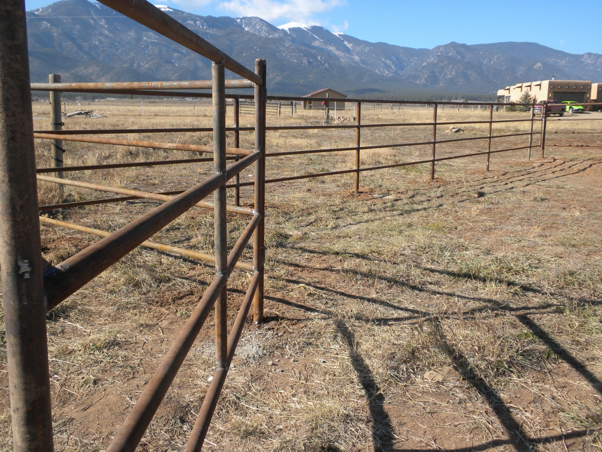 Corrals & Pipe Fence High Country Fence